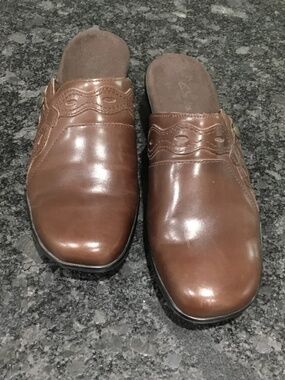 Clarks Size 9 Brown Mules